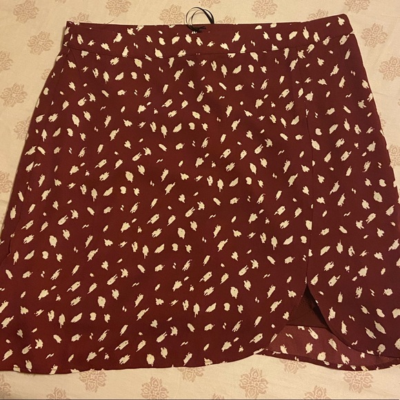 Burgundy and White Printed Mini Skirt - Picture 4 of 6